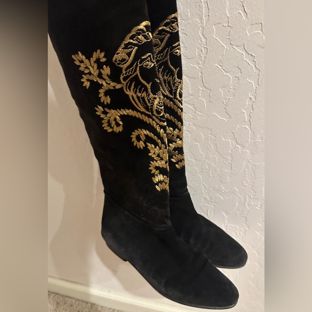 Electa vintage Swede leather boots with gold embroidered lions Sz 6.5